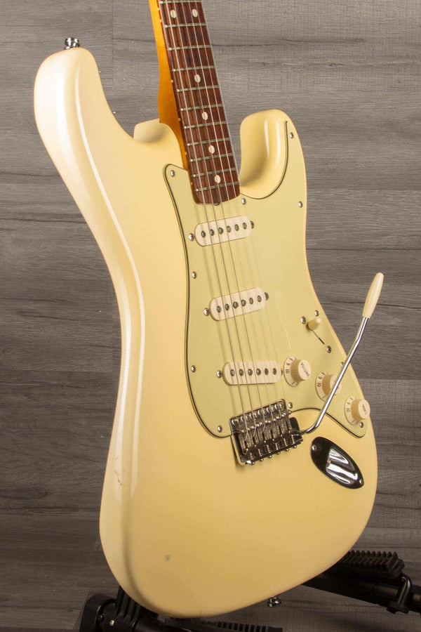 USED - Fender AV '62 hotrod reissue strat olympic white