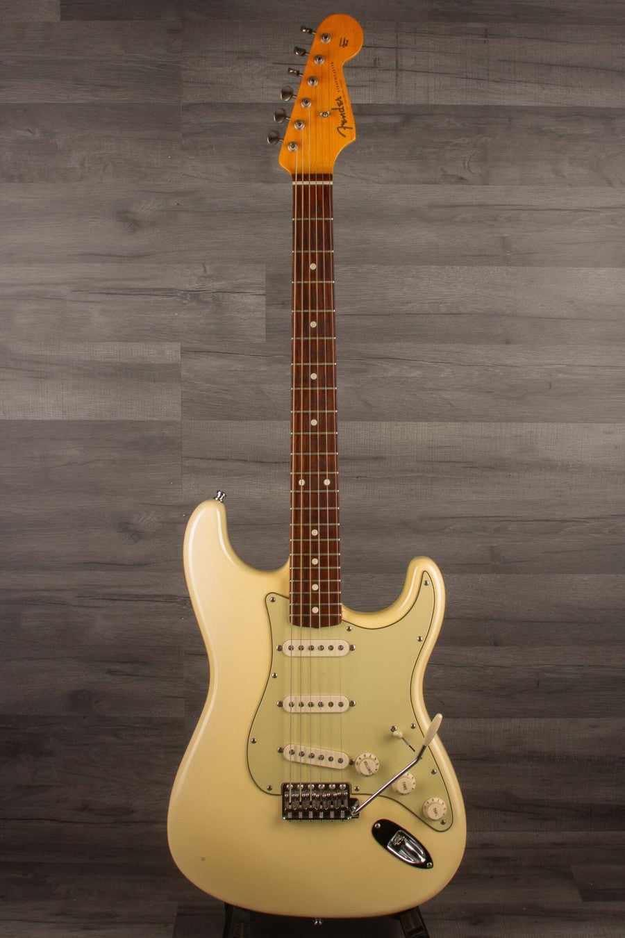 USED - Fender AV '62 hotrod reissue strat olympic white