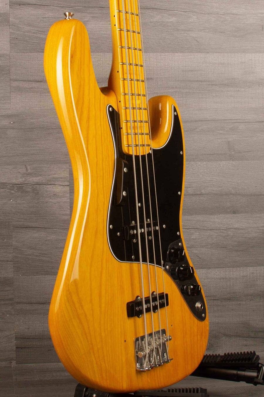 USED-  Fender American Vintage Series '75 Jazz bass - aged natural